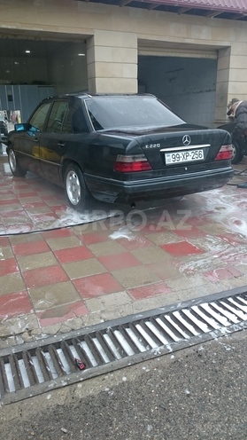 Mercedes E 220 1994, 241,000 km - 2.2 л - Sumqayıt