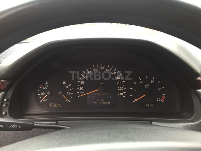 Mercedes C 220 2000, 300,000 km - 2.2 l - Şəki