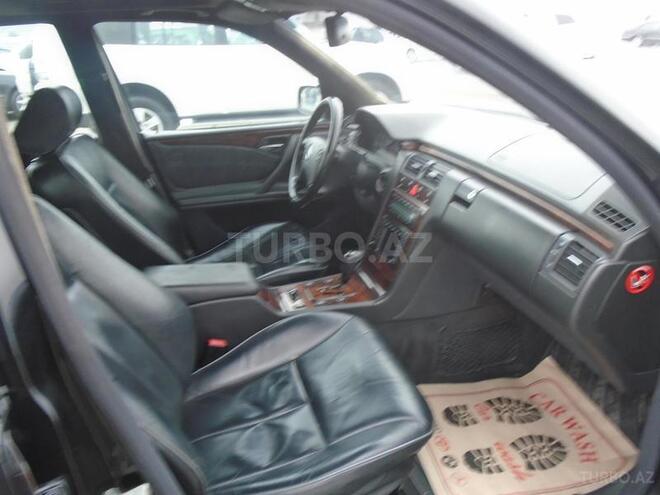 Mercedes E 320 2000, 196,000 km - 3.2 l - Bakı