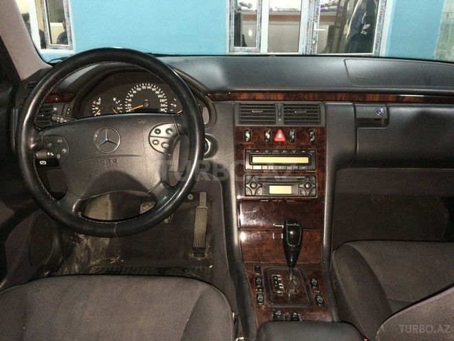 Mercedes E 220 2000, 212,000 km - 2.2 l - Bakı