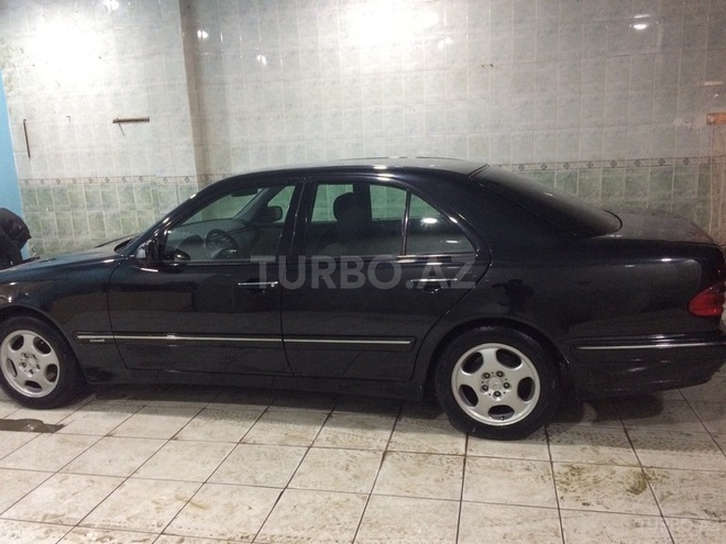 Mercedes E 220 2000, 212,000 km - 2.2 l - Bakı