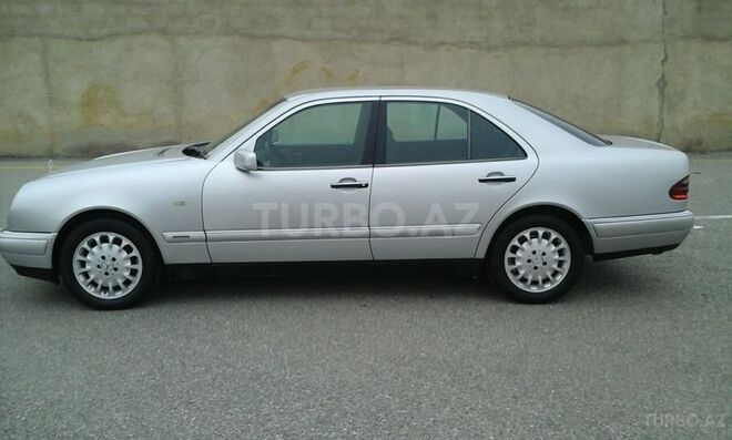 Mercedes E 240 1998, 299,047 km - 2.4 l - Bakı