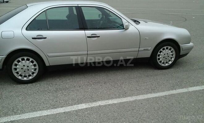 Mercedes E 240 1998, 299,047 km - 2.4 l - Bakı