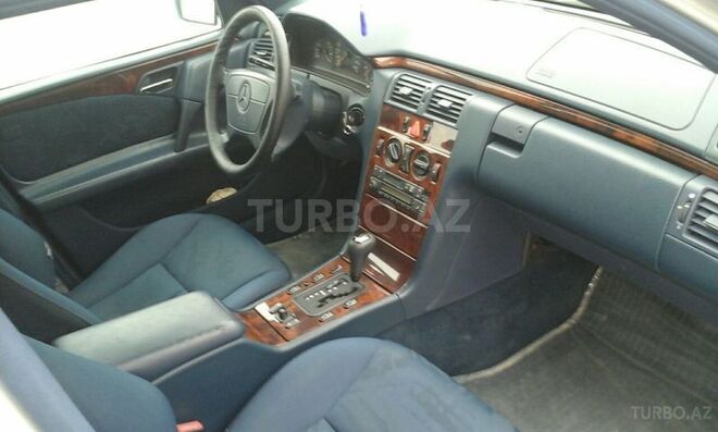 Mercedes E 240 1998, 299,047 km - 2.4 l - Bakı