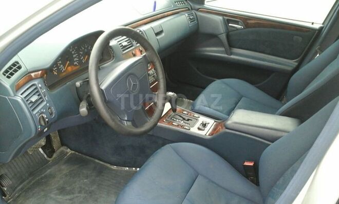 Mercedes E 240 1998, 299,047 km - 2.4 l - Bakı