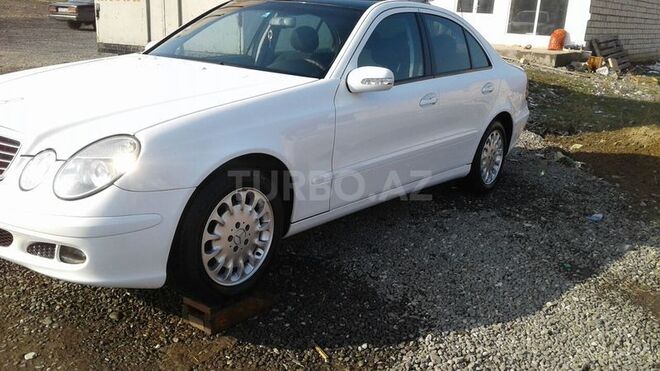 Mercedes E 220 2003, 187,000 km - 2.2 l - Ağcabədi