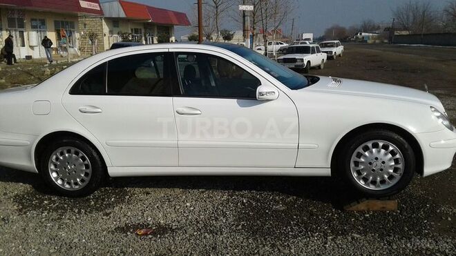 Mercedes E 220 2003, 187,000 km - 2.2 l - Ağcabədi