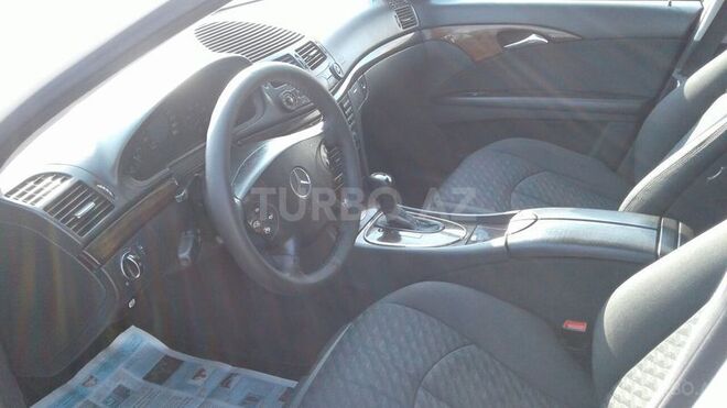Mercedes E 220 2003, 187,000 km - 2.2 l - Ağcabədi