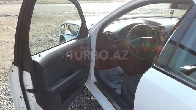 Mercedes E 220 2003, 187,000 km - 2.2 l - Ağcabədi