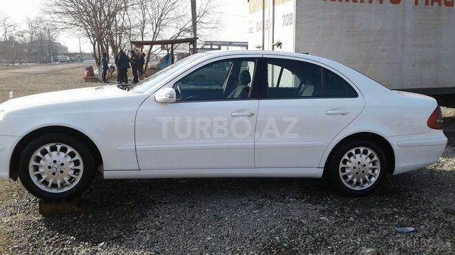 Mercedes E 220 2003, 187,000 km - 2.2 l - Ağcabədi