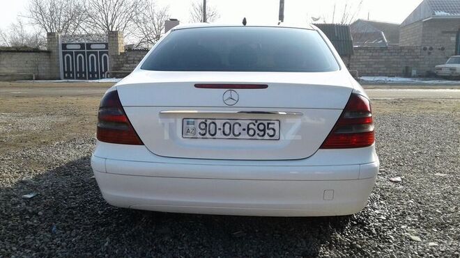 Mercedes E 220 2003, 187,000 km - 2.2 l - Ağcabədi
