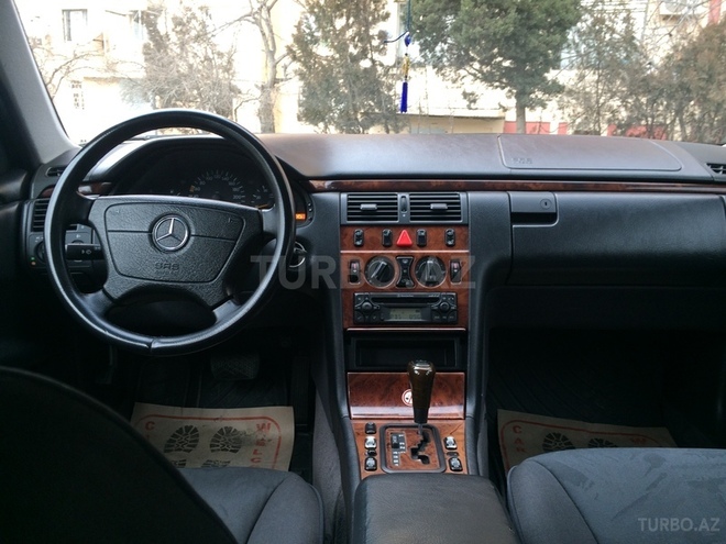 Mercedes E 240 1999, 245,000 km - 2.4 l - Bakı