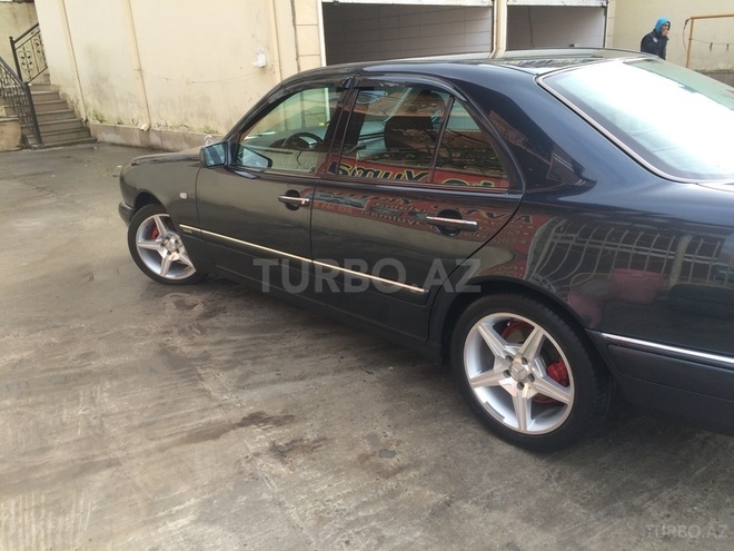 Mercedes E 240 1999, 245,000 km - 2.4 l - Bakı