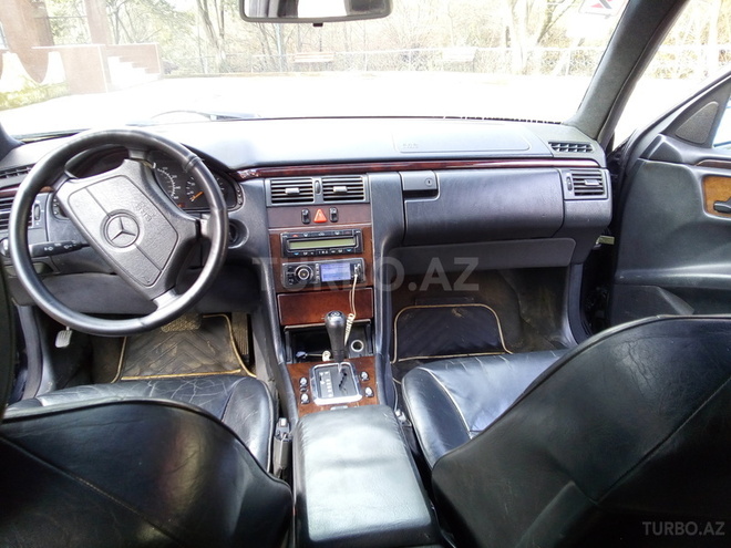 Mercedes E 320 1996, 285,356 km - 3.2 l - Lənkəran