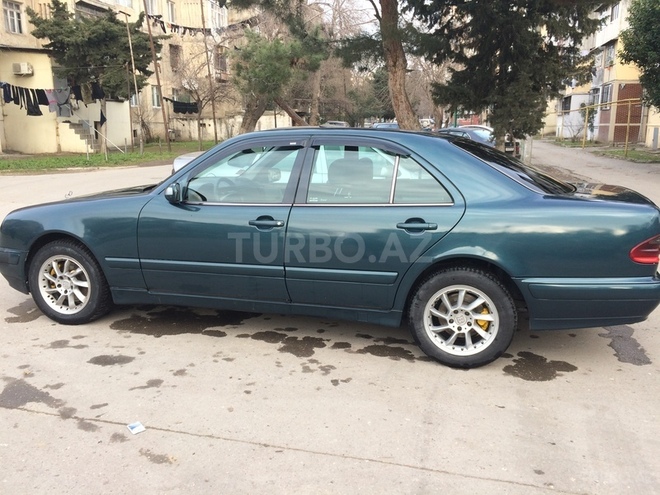 Mercedes E 270 1999, 384,000 km - 2.7 l - Bakı