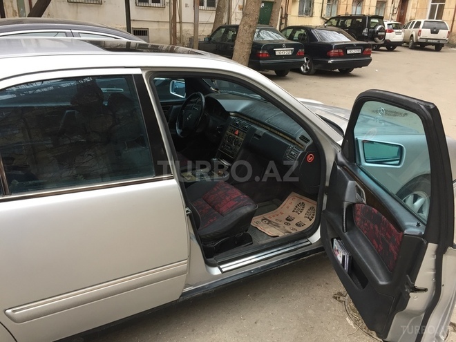 Mercedes E 230 1996, 340,000 km - 2.3 l - Bakı