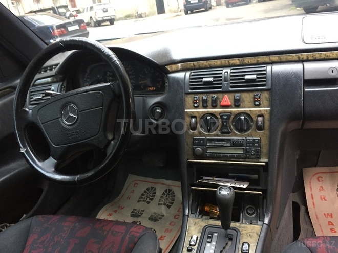 Mercedes E 230 1996, 340,000 km - 2.3 l - Bakı