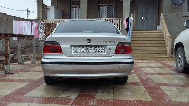 BMW 528 2000, 235,000 km - 2.8 л - Bakı