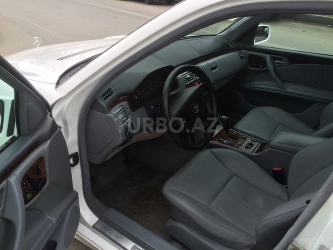 Mercedes E 240 2000, 163,000 km - 2.6 l - Bakı
