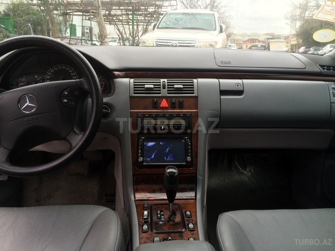 Mercedes E 240 2000, 163,000 km - 2.6 l - Bakı