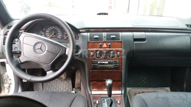 Mercedes E 230 1996, 229,000 km - 2.3 л - Bakı