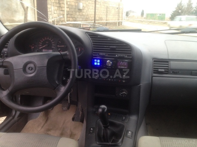 BMW 318 1998, 302,000 km - 1.8 l - Bakı
