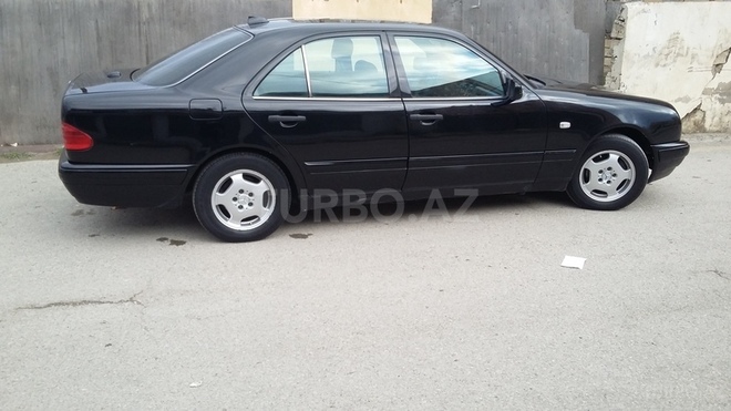Mercedes E 220 1996, 332,841 km - 2.2 l - Sumqayıt
