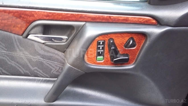 Mercedes E 220 1996, 332,841 km - 2.2 l - Sumqayıt
