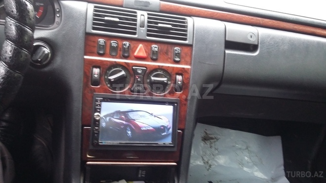Mercedes E 220 1996, 332,841 km - 2.2 l - Sumqayıt
