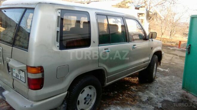 Isuzu  1994, 275,000 km - 3.0 l - Quba