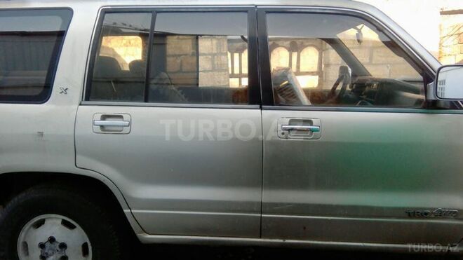 Isuzu  1994, 275,000 km - 3.0 l - Quba