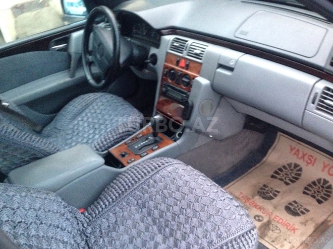 Mercedes E 230 1996, 276,000 km - 2.0 l - Sumqayıt