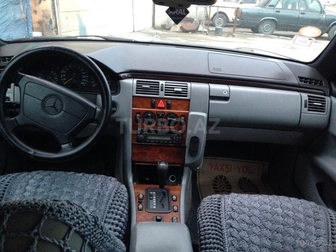 Mercedes E 230 1996, 276,000 km - 2.0 l - Sumqayıt