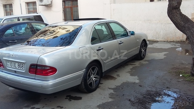 Mercedes E 240 1999, 292,000 km - 2.4 l - Bakı