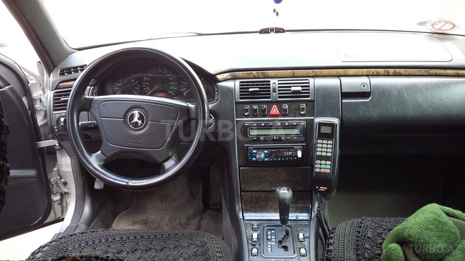 Mercedes E 240 1999, 292,000 km - 2.4 l - Bakı