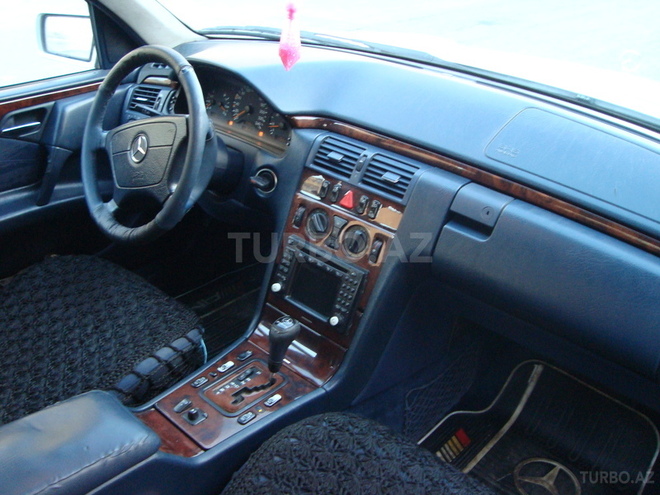 Mercedes E 220 1999, 360,000 km - 2.2 l - Bakı