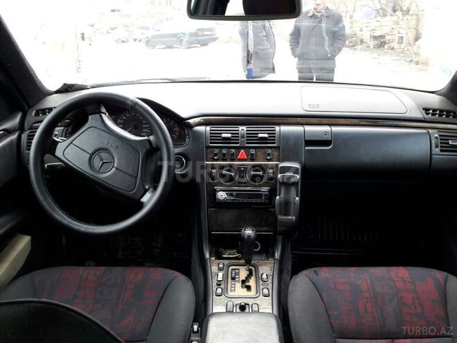 Mercedes E 220 1998, 299,706 km - 2.2 l - Bakı