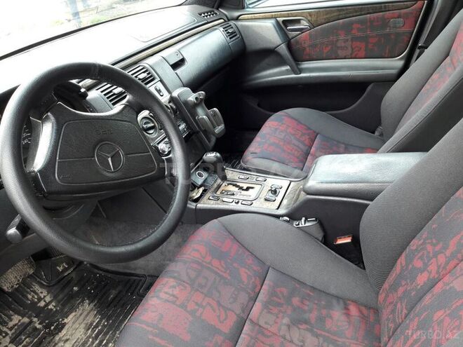 Mercedes E 220 1998, 299,706 km - 2.2 l - Bakı