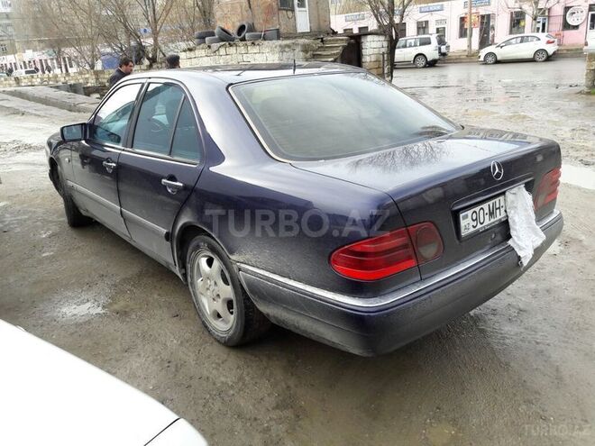Mercedes E 220 1998, 299,706 km - 2.2 l - Bakı