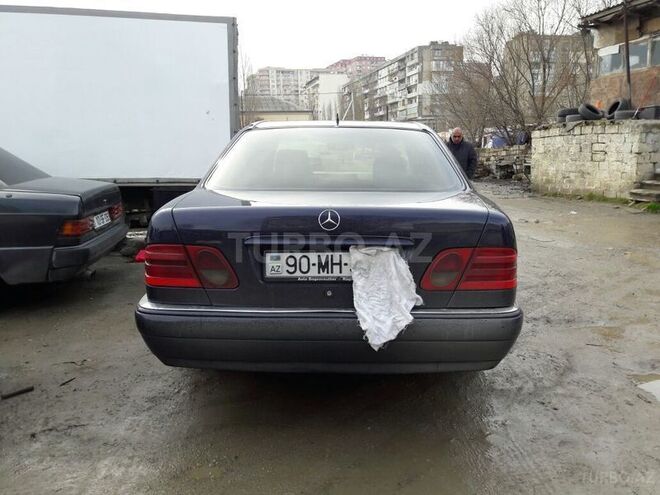 Mercedes E 220 1998, 299,706 km - 2.2 l - Bakı