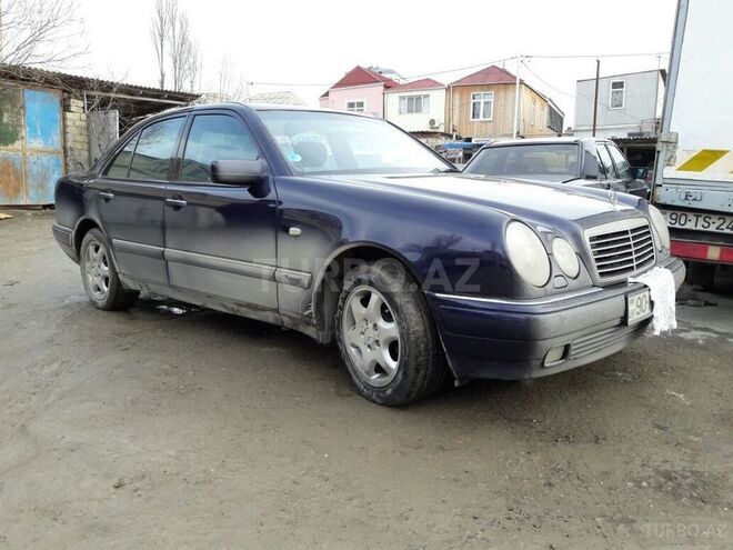Mercedes E 220 1998, 299,706 km - 2.2 l - Bakı