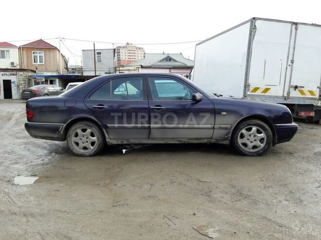 Mercedes E 220 1998, 299,706 km - 2.2 l - Bakı