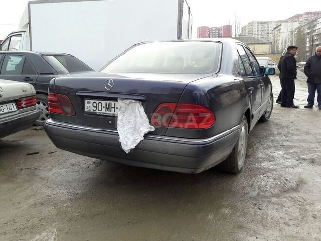 Mercedes E 220 1998, 299,706 km - 2.2 l - Bakı