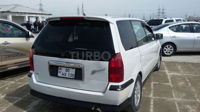 Mitsubishi Chariot 2000, 190,000 km - 2.4 л - Bakı