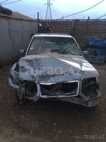 Mercedes E 230 1991, 253,000 km - 2.3 л - Sumqayıt
