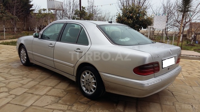 Mercedes E 220 2000, 270,000 km - 2.2 l - Bakı