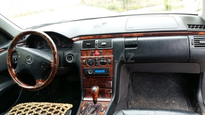 Mercedes E 220 2000, 270,000 km - 2.2 l - Bakı
