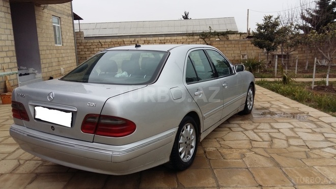 Mercedes E 220 2000, 270,000 km - 2.2 l - Bakı
