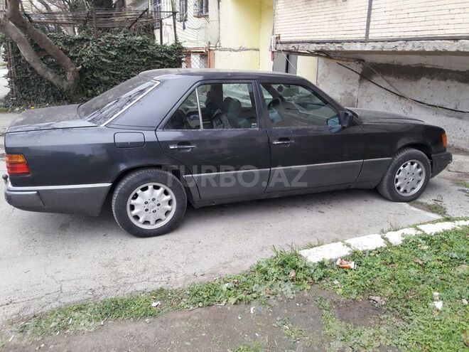 Mercedes E 280 1993, 295,000 km - 0.2 l - Bakı