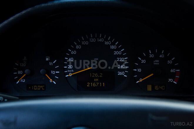 Mercedes E 200 2001, 216,711 km - 2.0 l - Bakı